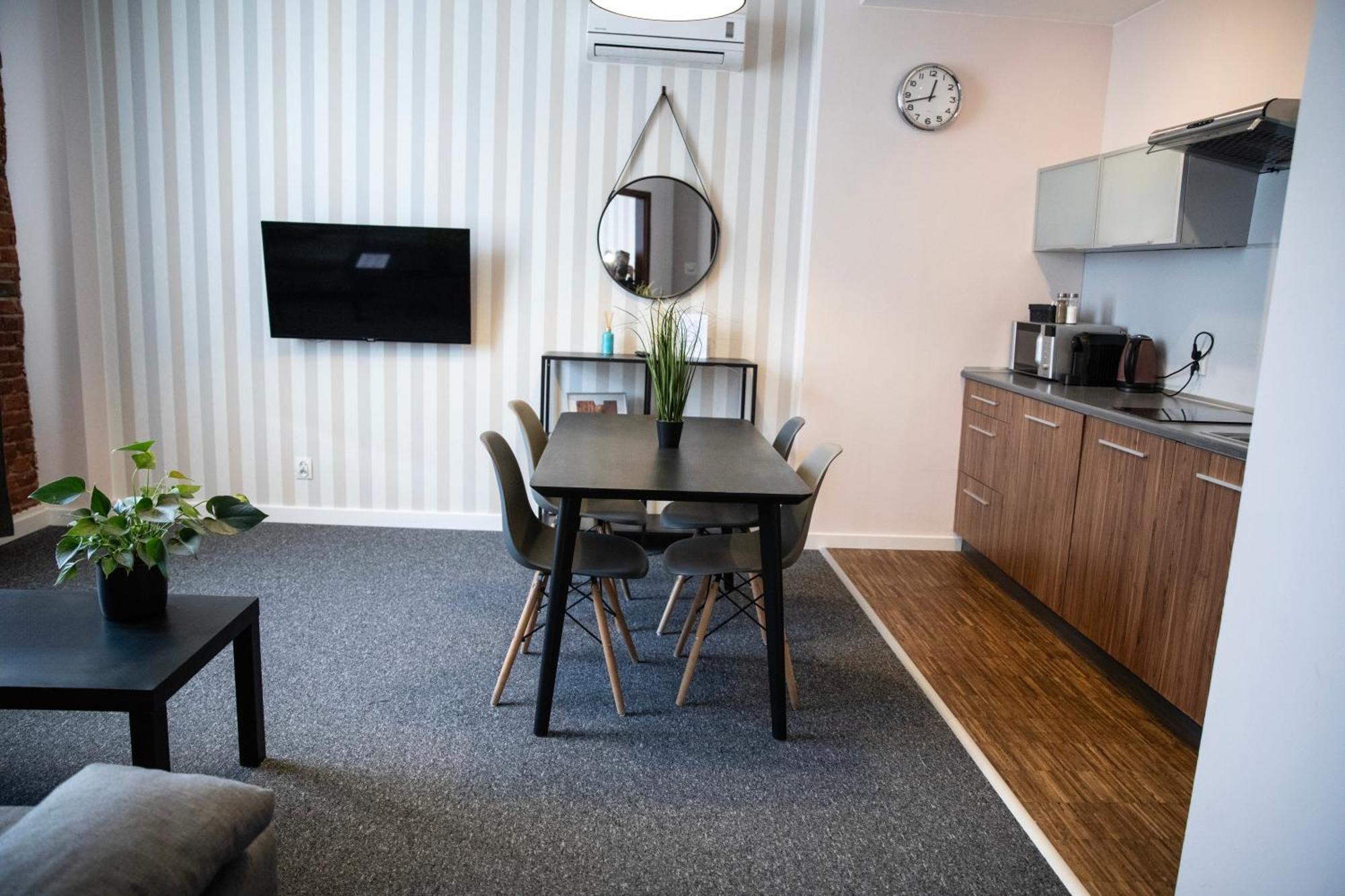 New Adler Bed & Breakfast Лодзь Экстерьер фото