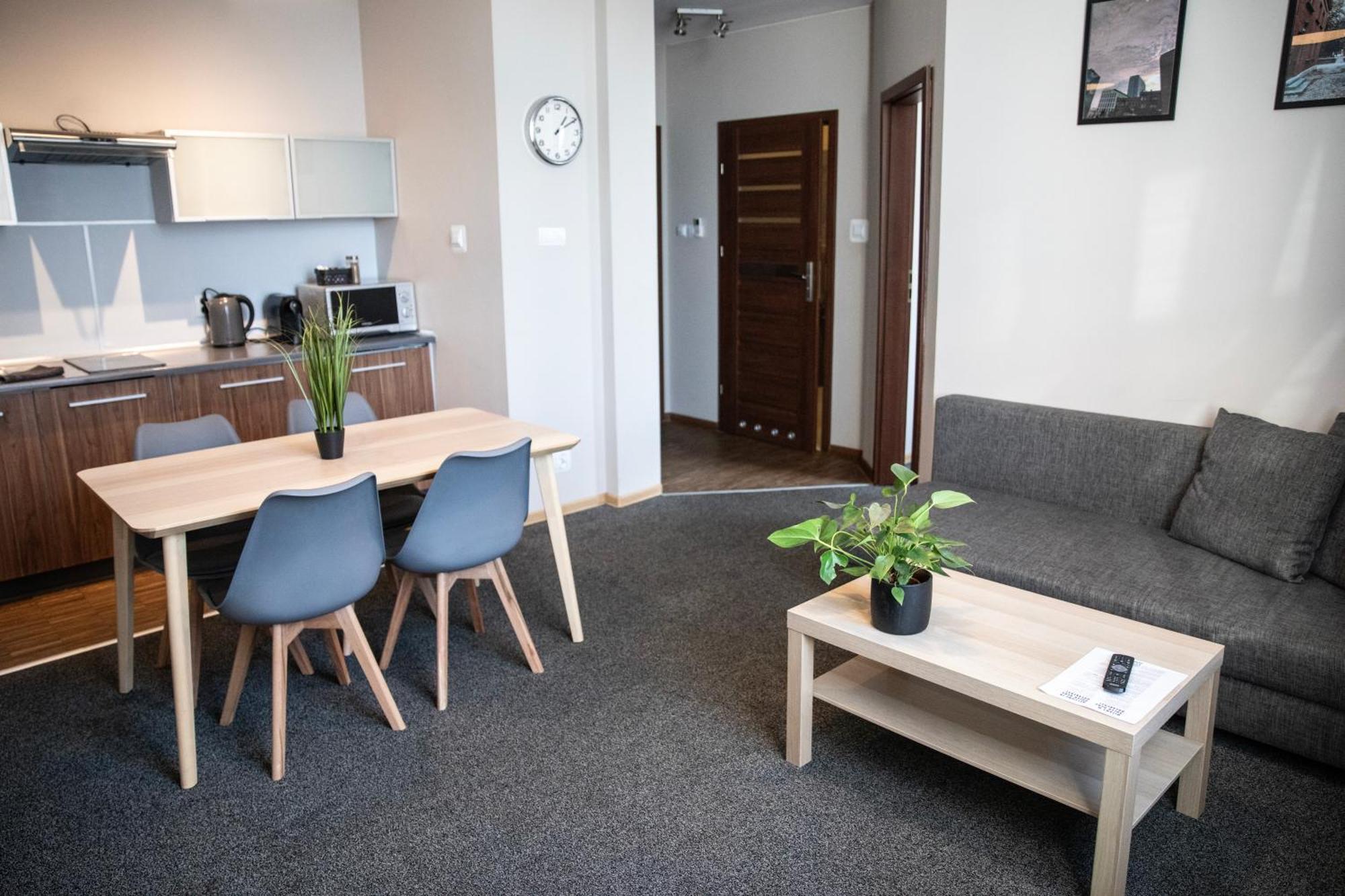 New Adler Bed & Breakfast Лодзь Экстерьер фото