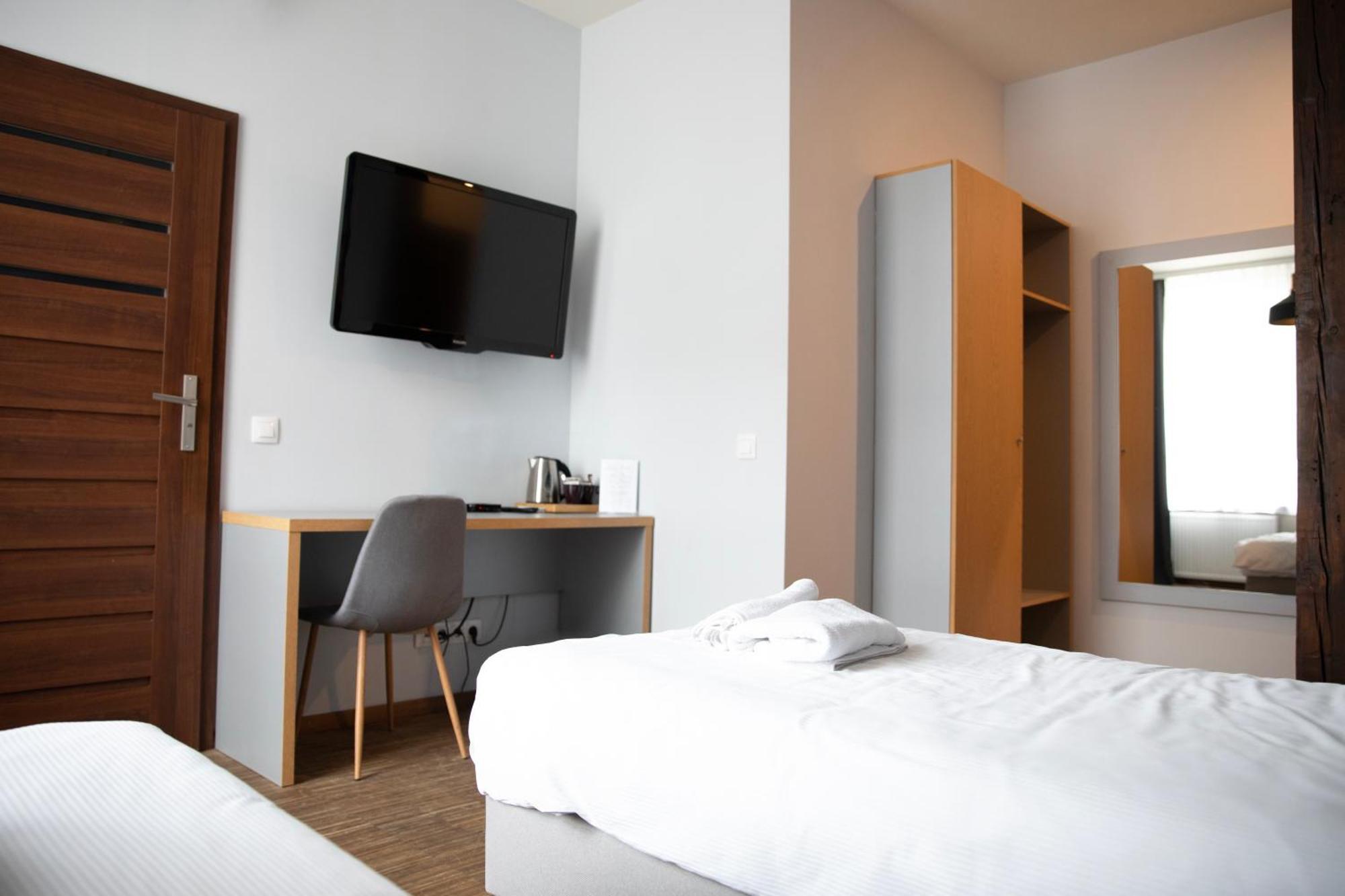 New Adler Bed & Breakfast Лодзь Экстерьер фото