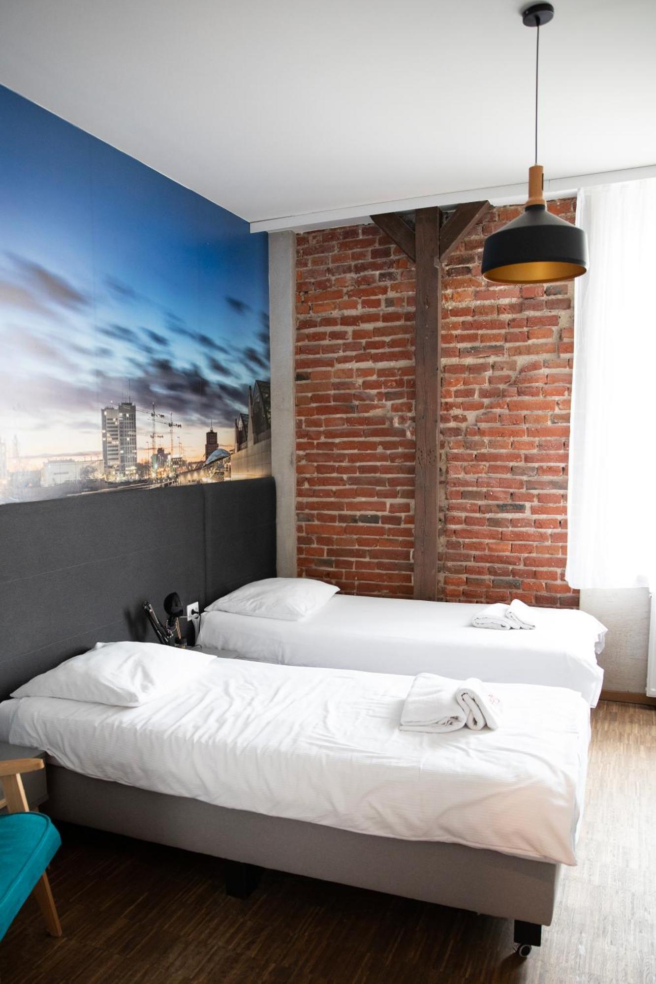 New Adler Bed & Breakfast Лодзь Экстерьер фото